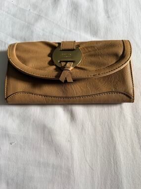 Relic leather wallet